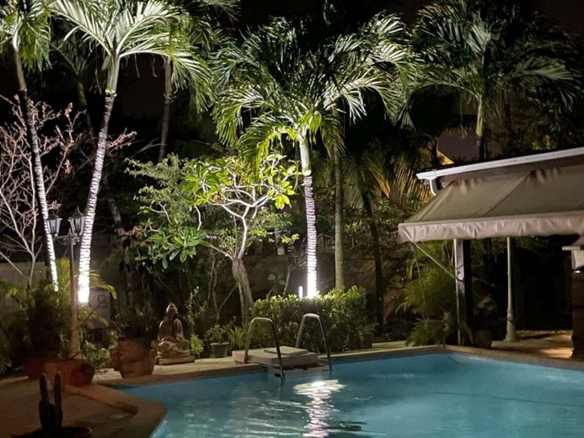 Villa et dépendances, piscine, 10 pièces Baie Mahault (971)