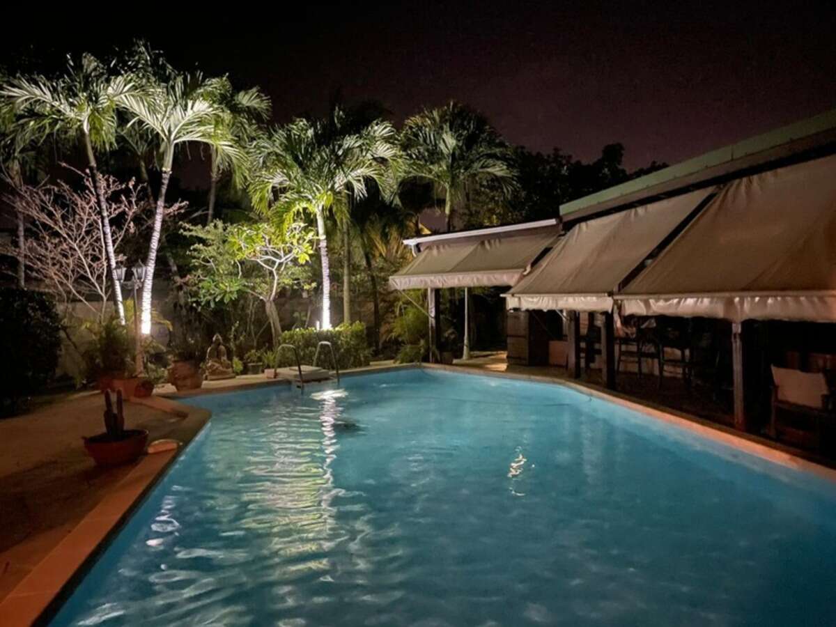 Villa et dépendances, piscine, 10 pièces Baie Mahault (971)