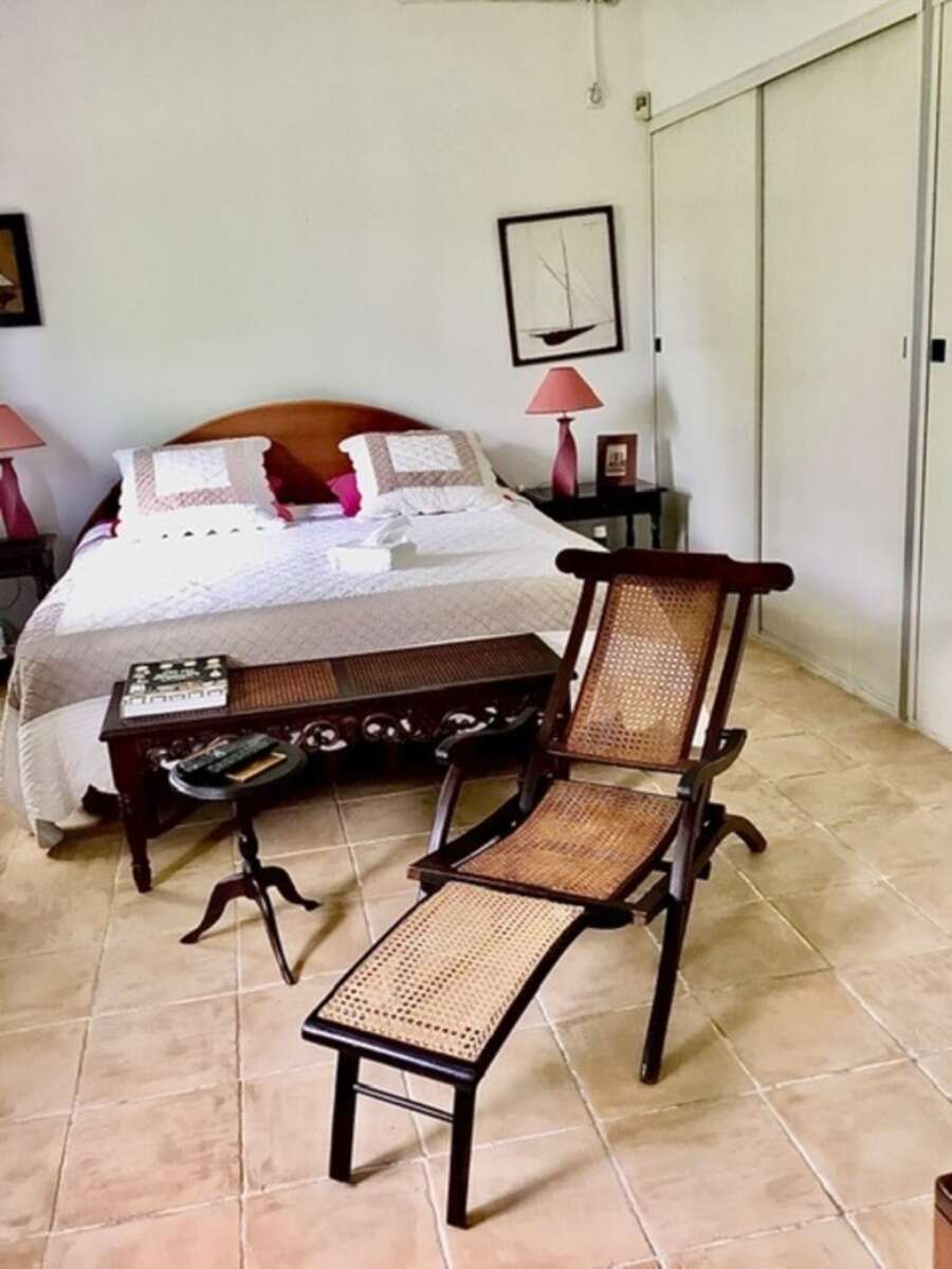 Villa et dépendances, piscine, 10 pièces Baie Mahault (971)