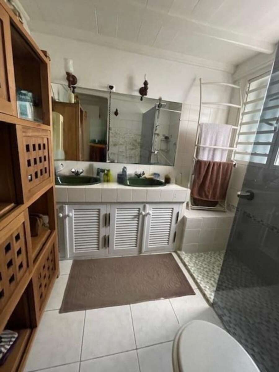 Villa et dépendances, piscine, 10 pièces Baie Mahault (971)