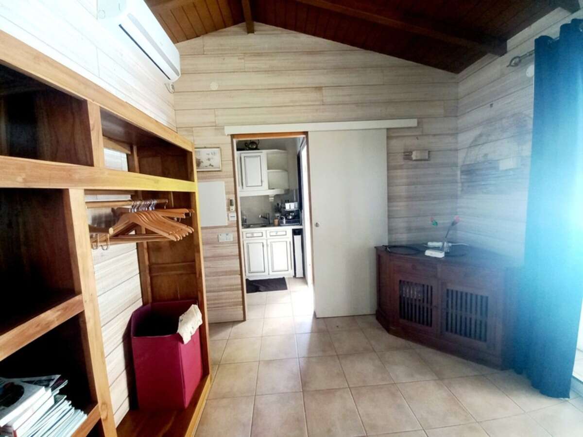 Villa et dépendances, piscine, 10 pièces Baie Mahault (971)