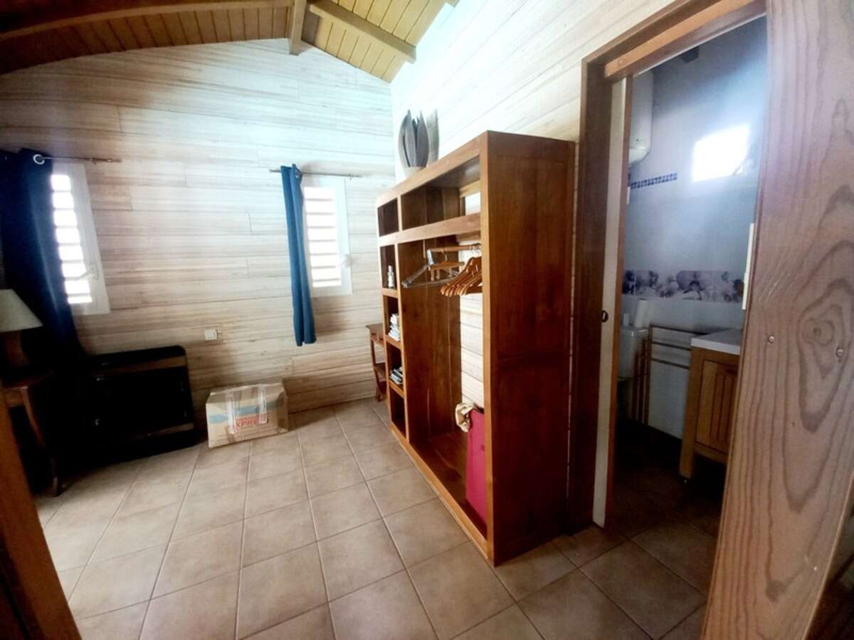 Villa et dépendances, piscine, 10 pièces Baie Mahault (971)