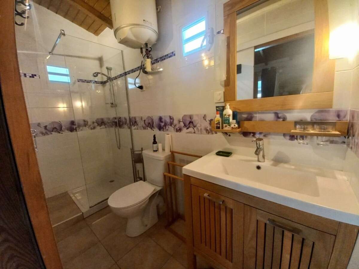 Villa et dépendances, piscine, 10 pièces Baie Mahault (971)