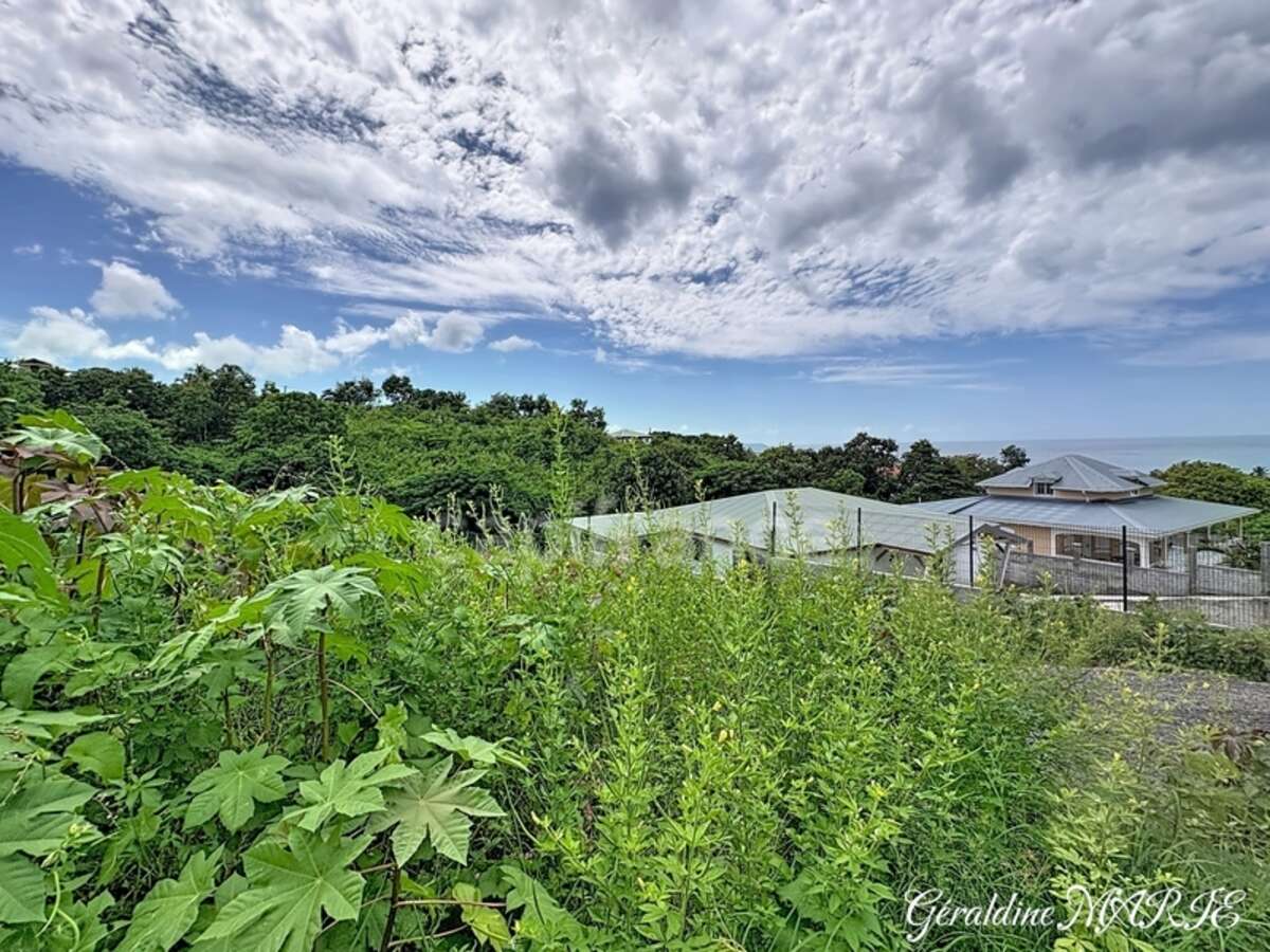 Terrain avec possibilité de construction résidentielle ou