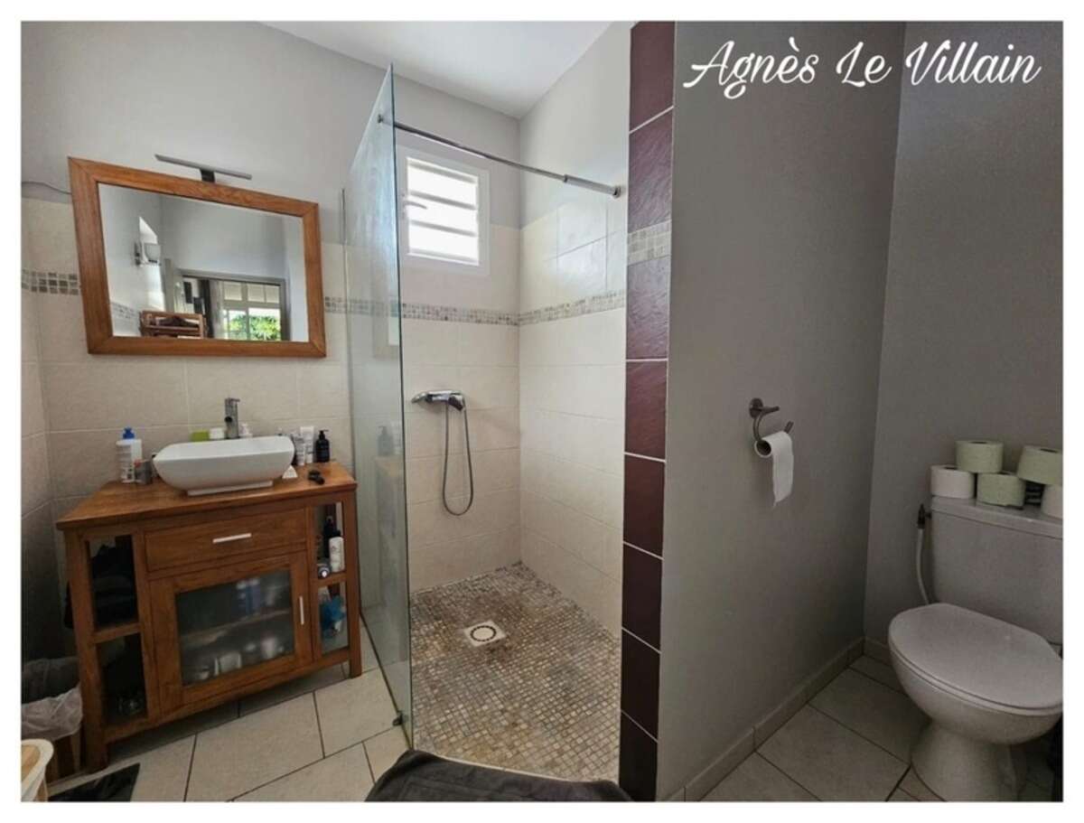 Maison Familiale de Plain-Pied avec Garage