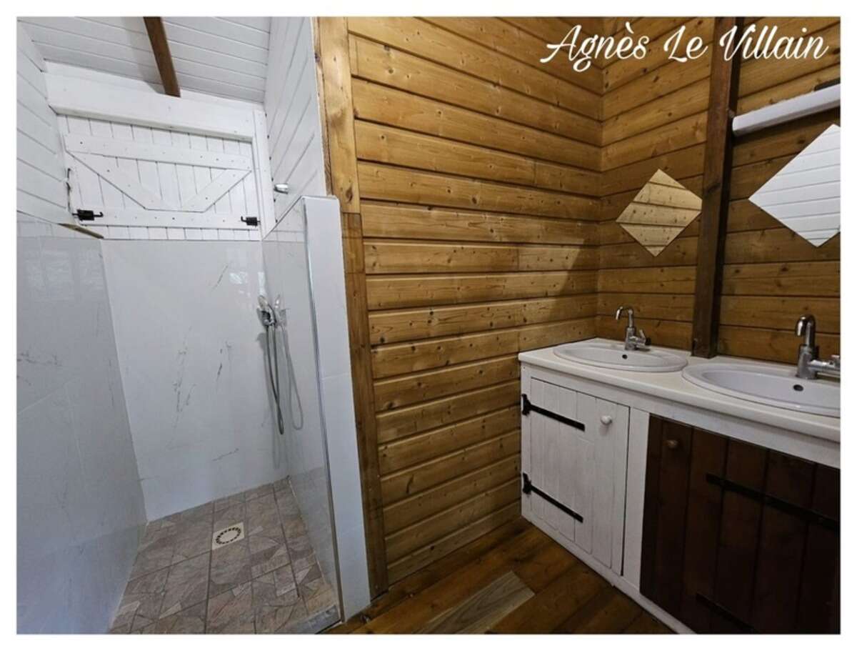 Maison en bois sur Terrain Arboré