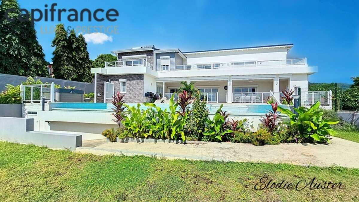 Propriété 7 pièces vue mer imprenable plus une parcelle de