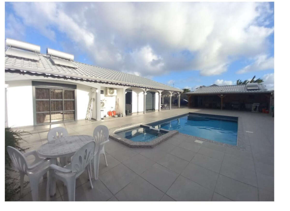 Magnifique villa moderne + dépendance au Moule