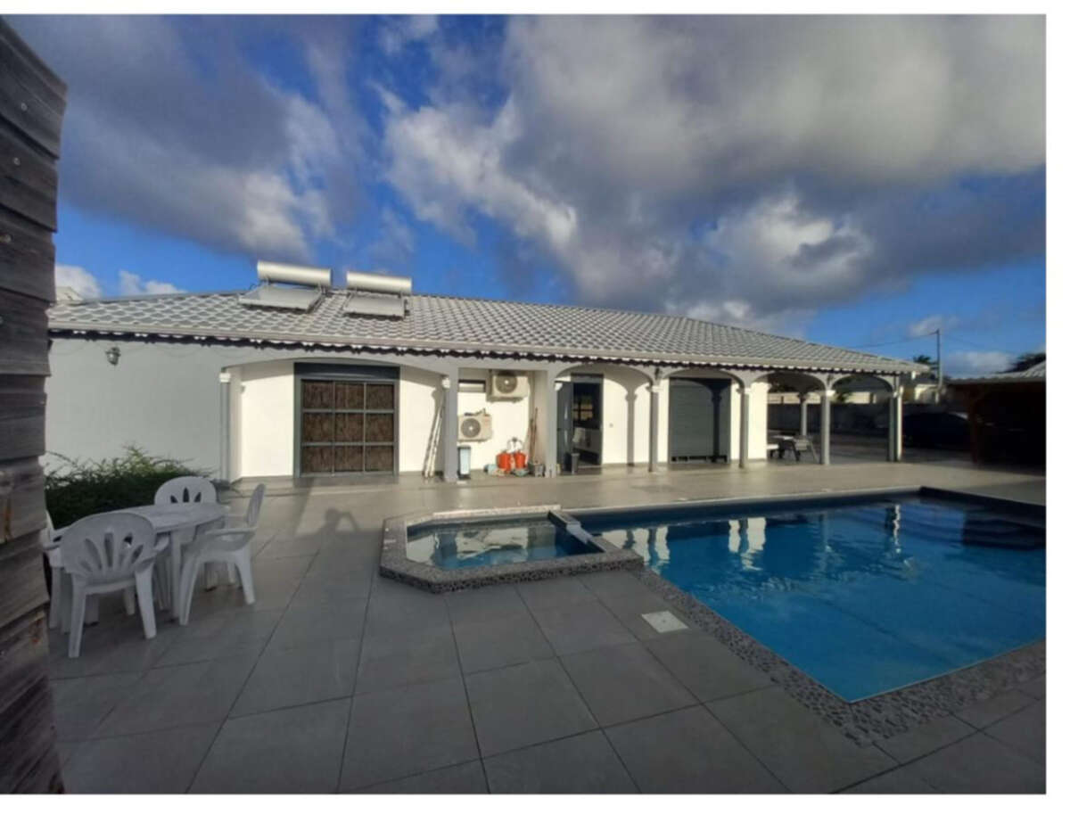 Magnifique villa moderne + dépendance au Moule