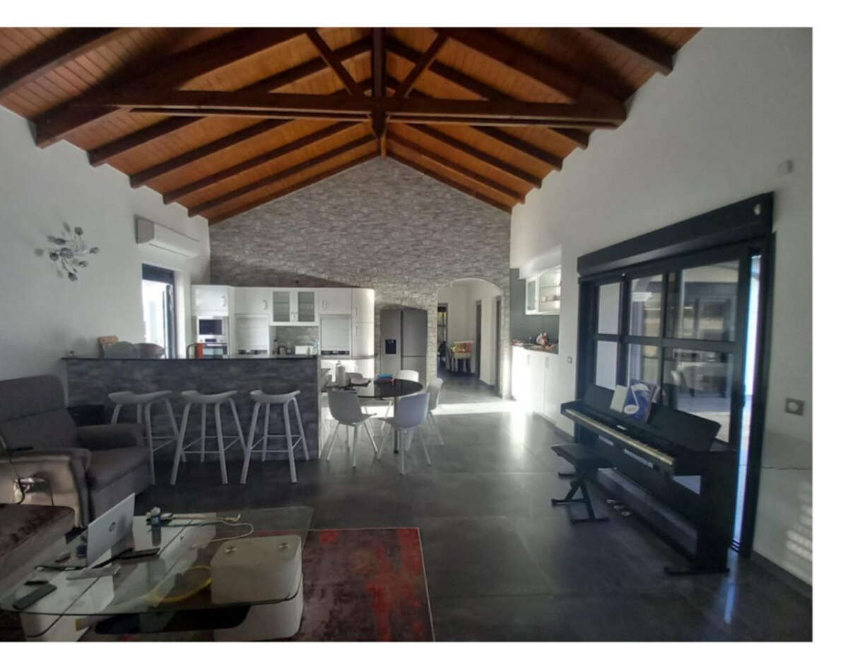 Magnifique villa moderne + dépendance au Moule